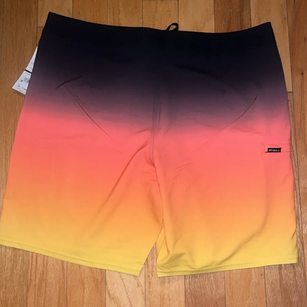 NWT Men’s Multi Colored HYPERFREAK HEATFADE 19” Board Short. Size W 30” L 19”